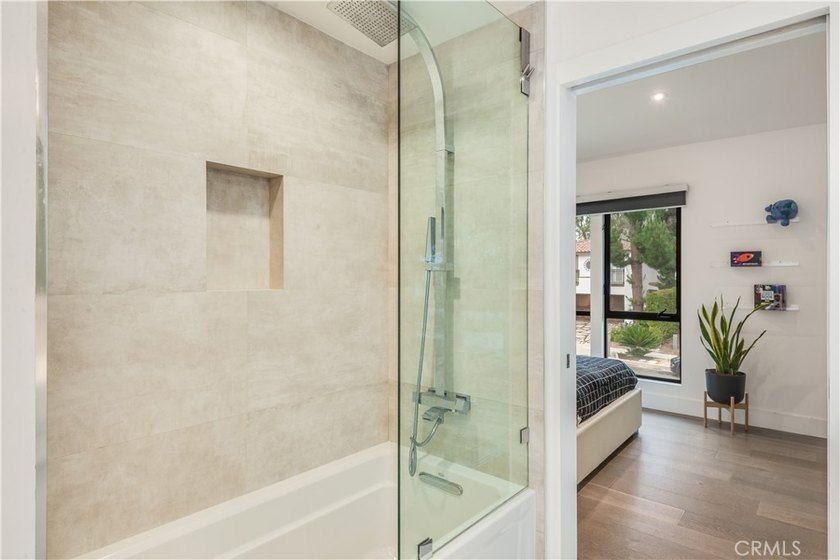 Contemporary elegance meets exceptional craftsmanship in this - photo 18