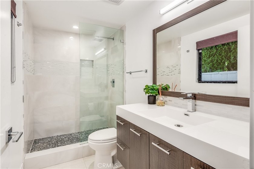 Contemporary elegance meets exceptional craftsmanship in this - photo 21