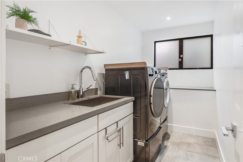 Contemporary elegance meets exceptional craftsmanship in this - photo 28