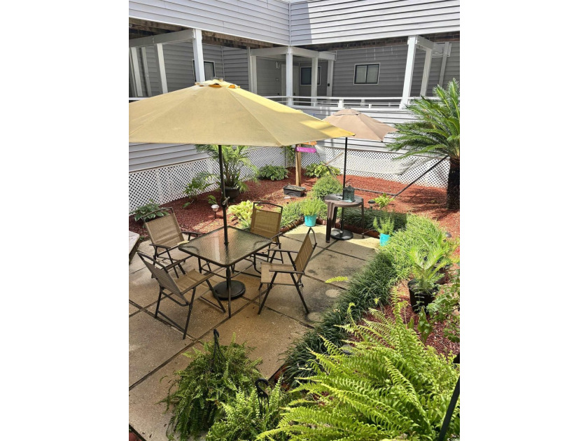 Beautiful top-floor, corner 2 bedroom, 2 full bathroom fully - photo 21