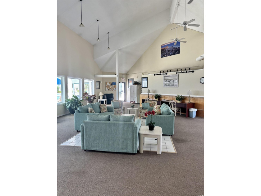 Beautiful top-floor, corner 2 bedroom, 2 full bathroom fully - photo 33