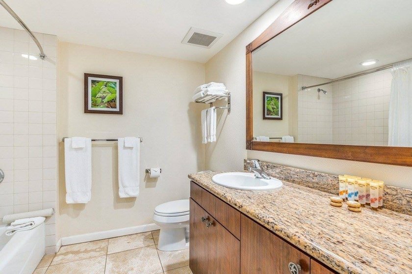 Location Location Location! Wonderful opportunity to own a unit - photo 2