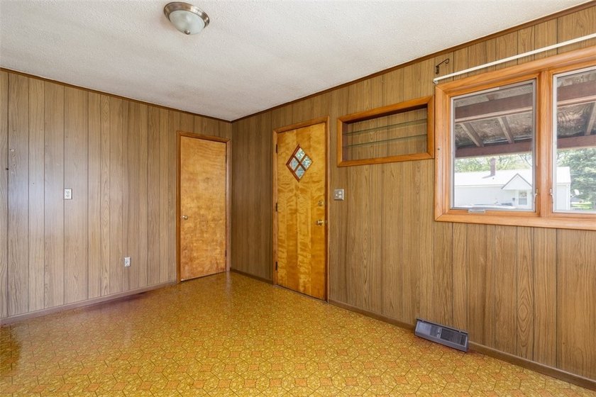 This 4 unit investment property offers strong income potential - photo 7