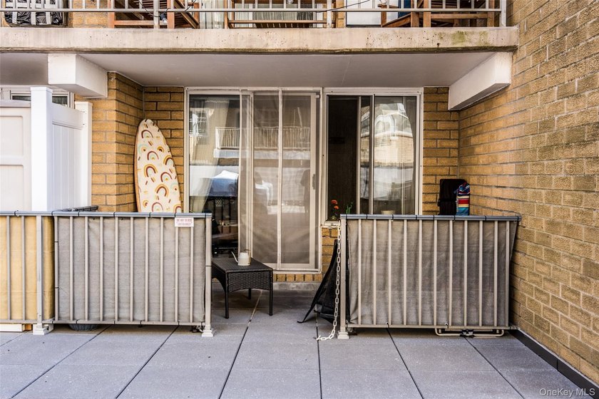 Alcove studio converted to a one-bedroom, offering a flexible - photo 2