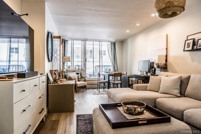 Alcove studio converted to a one-bedroom, offering a flexible - photo 5