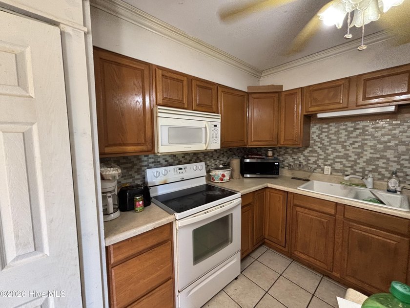 You'll want to take a look at this ranch home that has a huge - photo 4