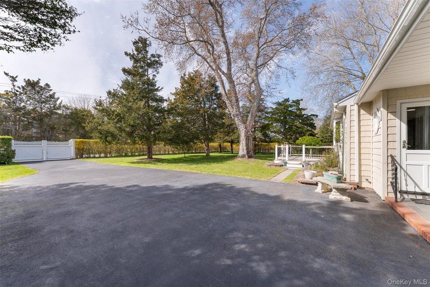 Much Sought after Rampasture Point Area with water access across - photo 4