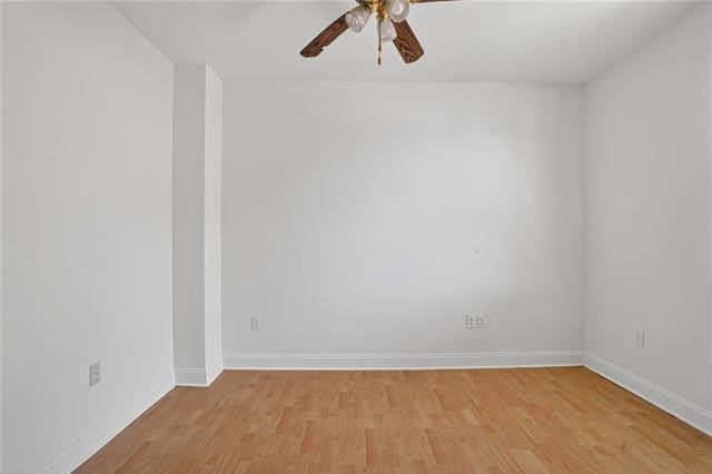 This charming double in the Gentilly area offers a blend of - photo 13