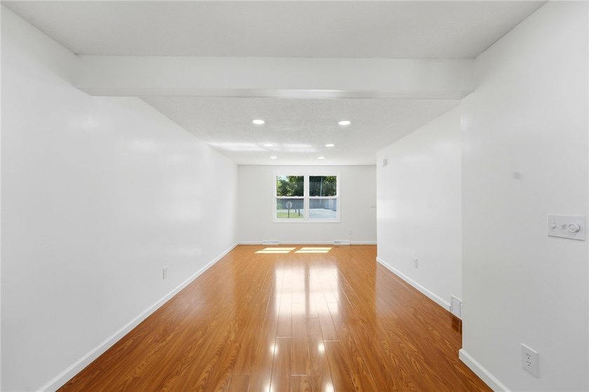 Welcome to 330 Wimbledon Court in West Seneca-a fully renovated - photo 10
