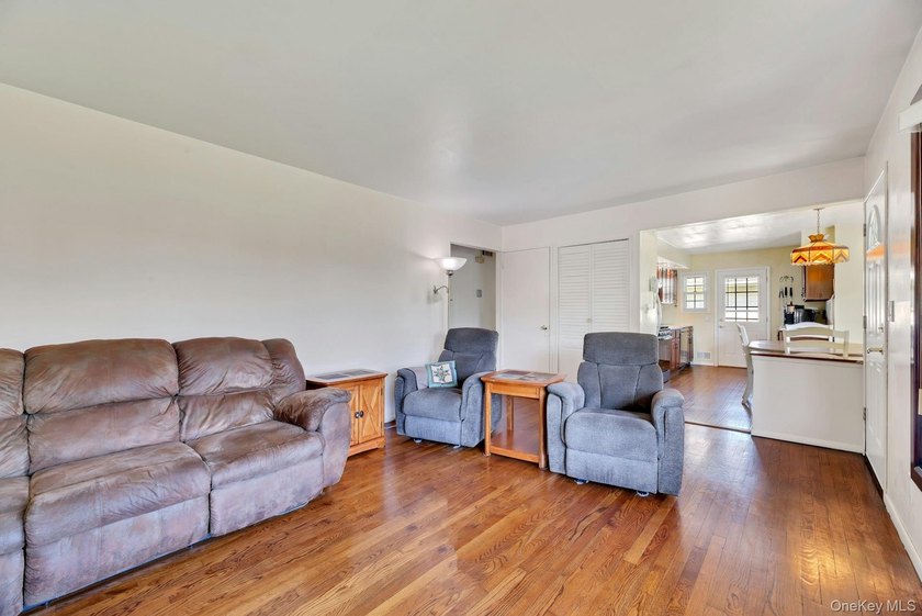Welcome to 7 Applewood Road located in the Smithtown School - photo 6