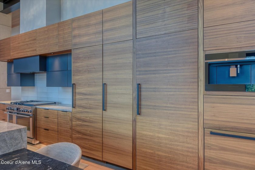 This modern masterpiece provides exceptional privacy within a - photo 18