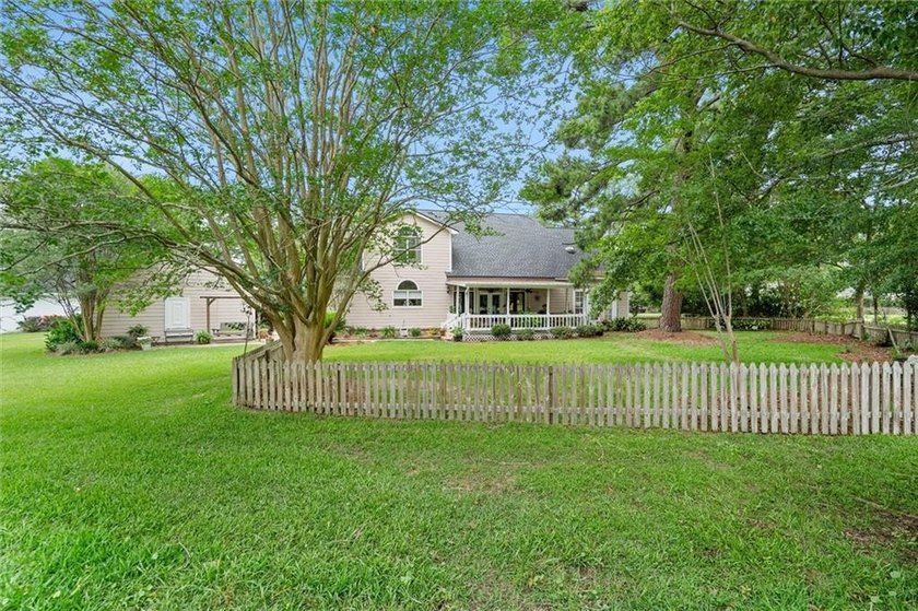 Welcome to an exceptional destination retreat where luxury - photo 41