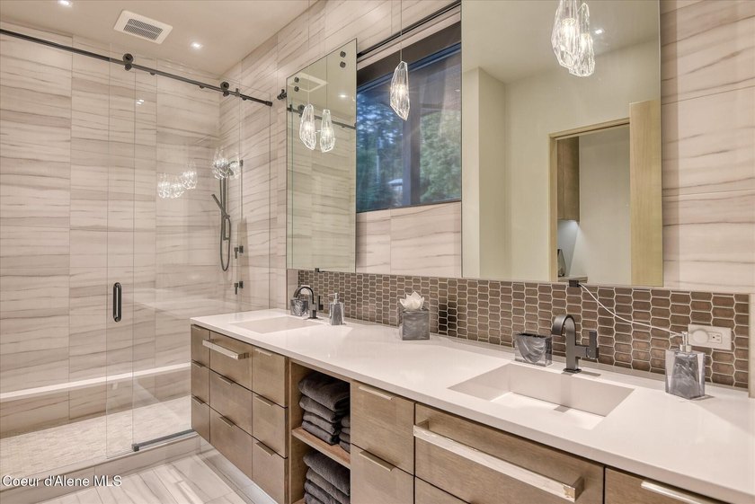 This modern masterpiece provides exceptional privacy within a - photo 46