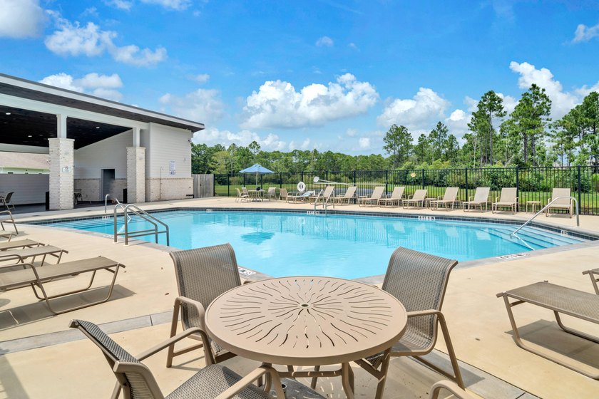 Priced below market value! Meticulously maintained and loaded - photo 3