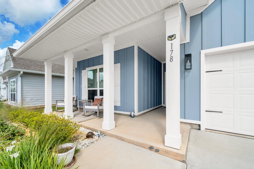Priced below market value! Meticulously maintained and loaded - photo 6