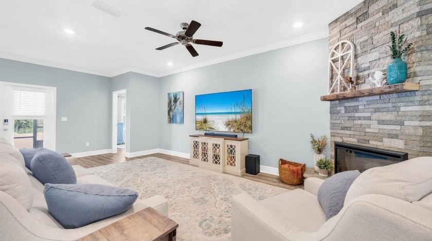 Priced below market value! Meticulously maintained and loaded - photo 10