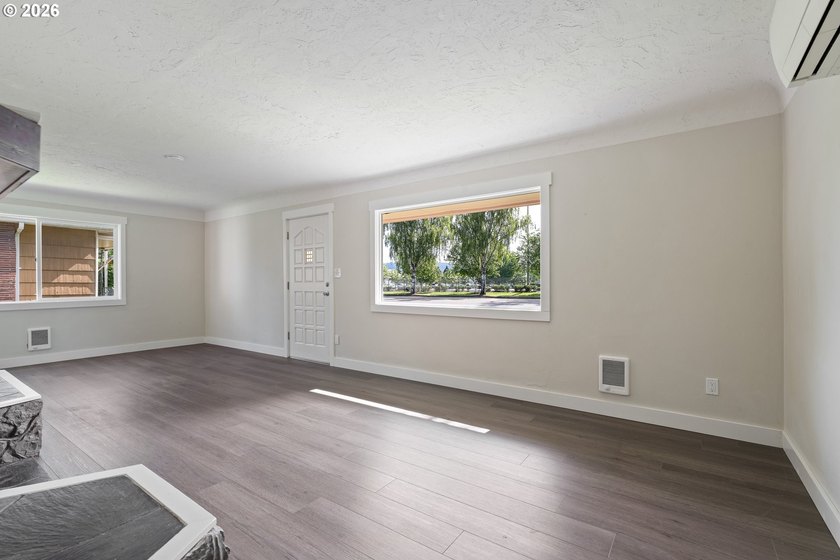 Lovingly cared for home is now available. Property has been - photo 3