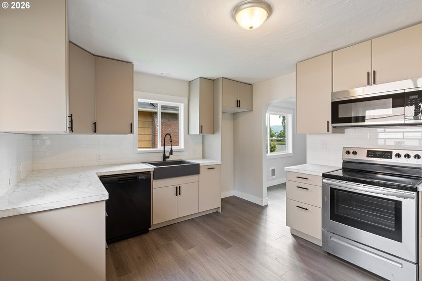 Lovingly cared for home is now available. Property has been - photo 4