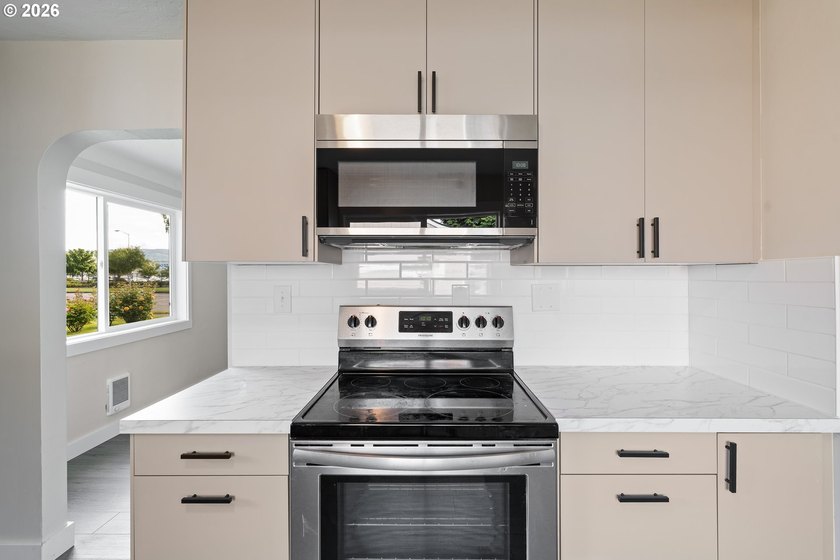 Lovingly cared for home is now available. Property has been - photo 5