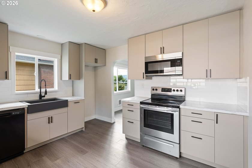 Lovingly cared for home is now available. Property has been - photo 7