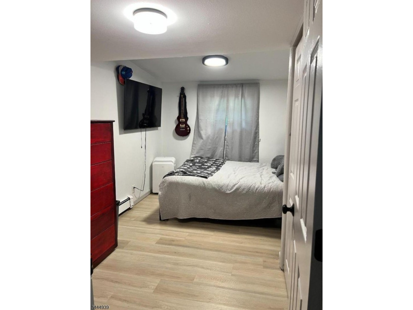 Take a look at this beautiful 3 bedroom 1 bath home tucked away - photo 11