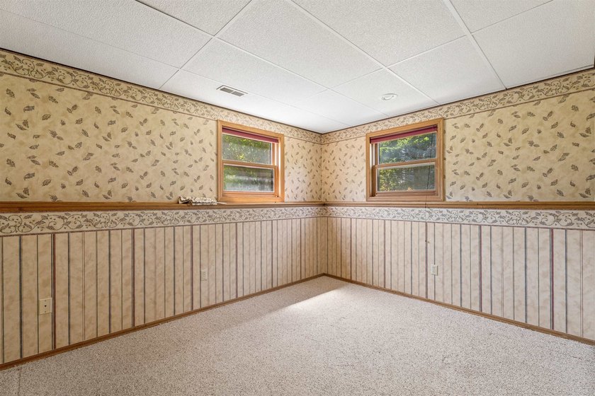 Nestled on over 1/2 acre, this well-maintained home is tucked - photo 28