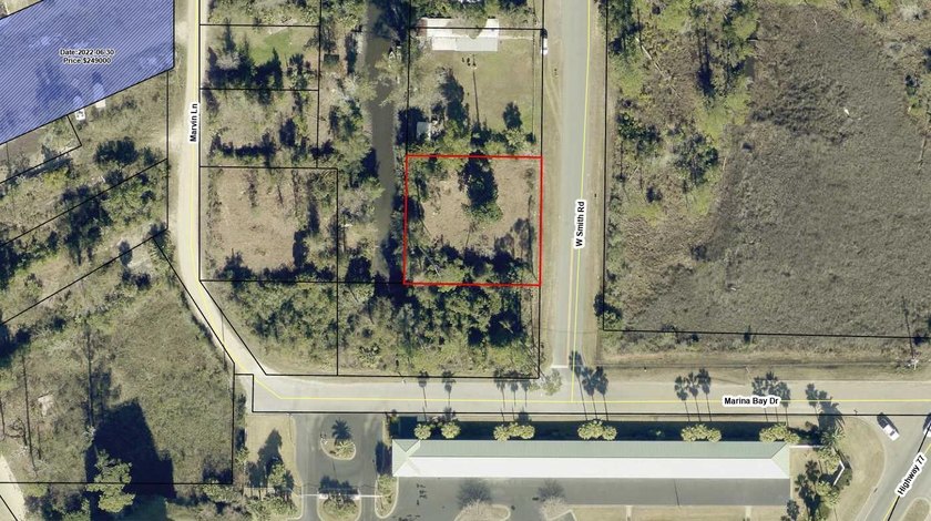 Canal-front property in Southport, located less than three - photo 8