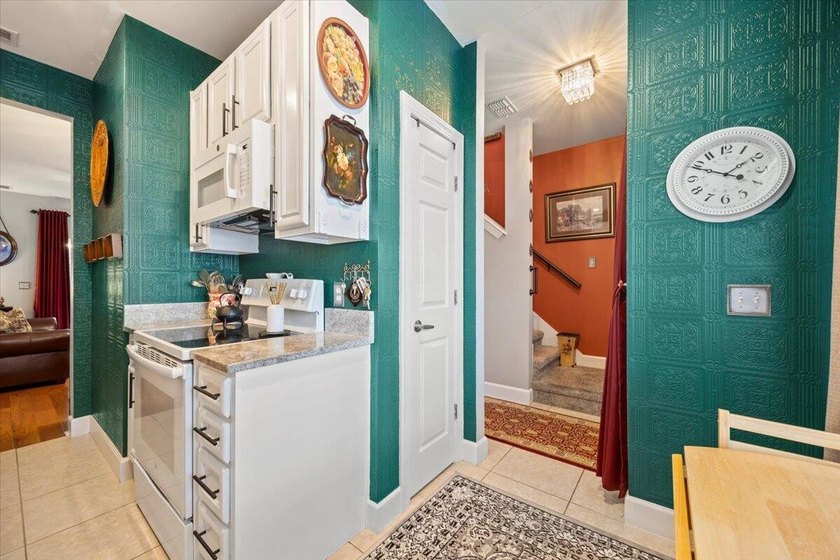 Beautifully updated townhome in the heart of Freeport. This - photo 5