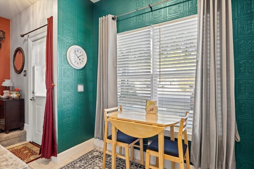 Beautifully updated townhome in the heart of Freeport. This - photo 6