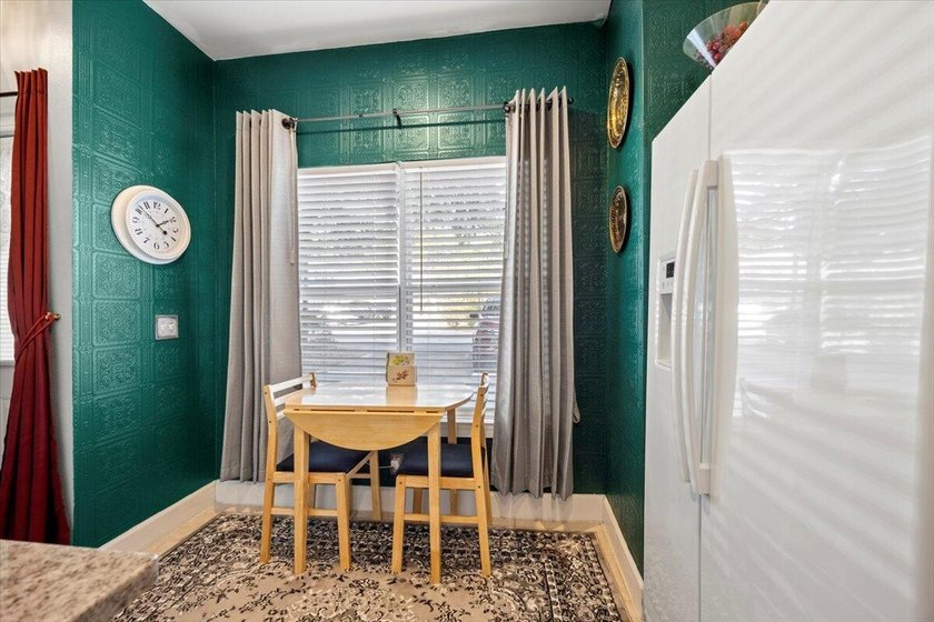 Beautifully updated townhome in the heart of Freeport. This - photo 7