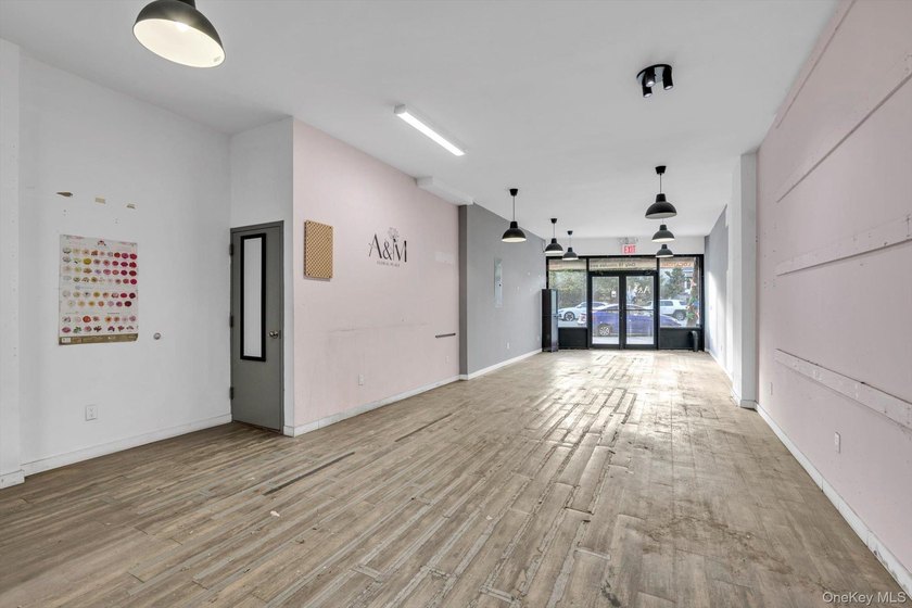 Prime mixed-use investment opportunity located on busy 7th - photo 4