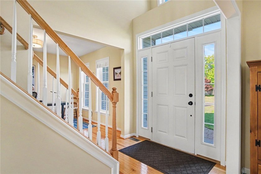 Welcome to this beautifully maintained Colonial in the heart of - photo 5