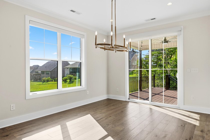 Welcome to Brookmere Manor, one of Farragut's most prestigious - photo 17