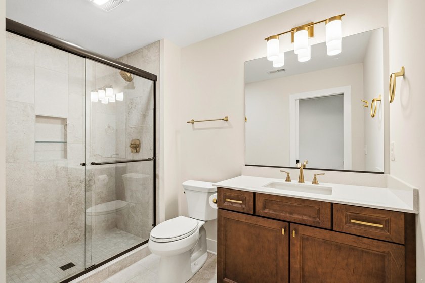 Welcome to Brookmere Manor, one of Farragut's most prestigious - photo 37