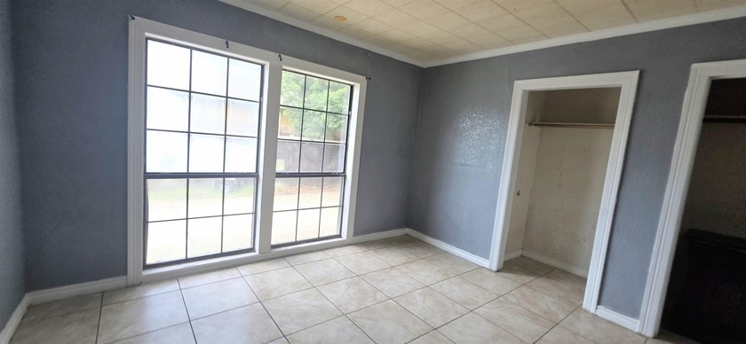 Explore this charming 3-bedroom, 1-bathroom home, ideal for - photo 11