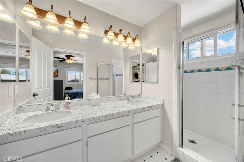Incredible opportunity to own a beautiful 3-bedroom 3 bath - photo 24