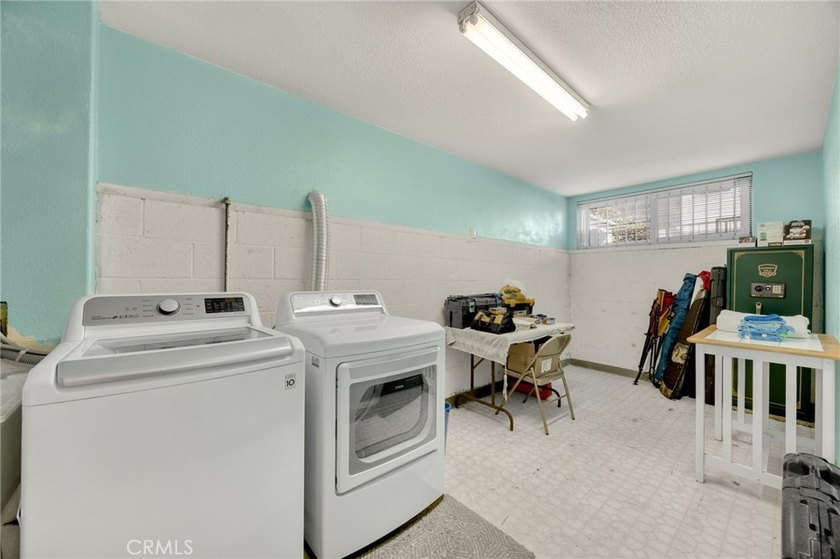 Incredible opportunity to own a beautiful 3-bedroom 3 bath - photo 27
