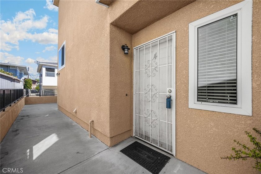 Incredible opportunity to own a beautiful 3-bedroom 3 bath - photo 30