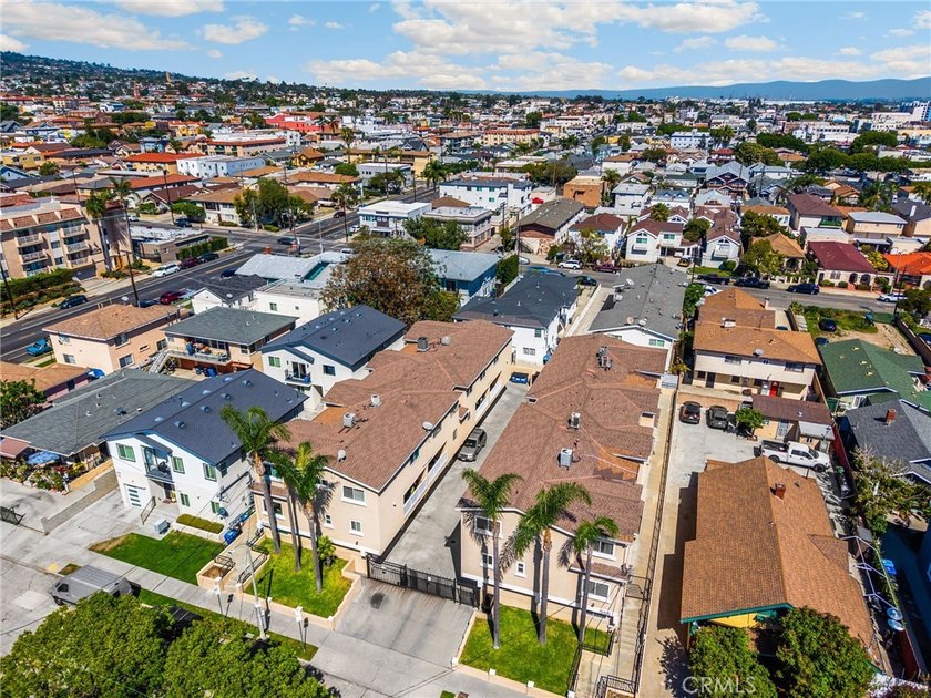 Incredible opportunity to own a beautiful 3-bedroom 3 bath - photo 32