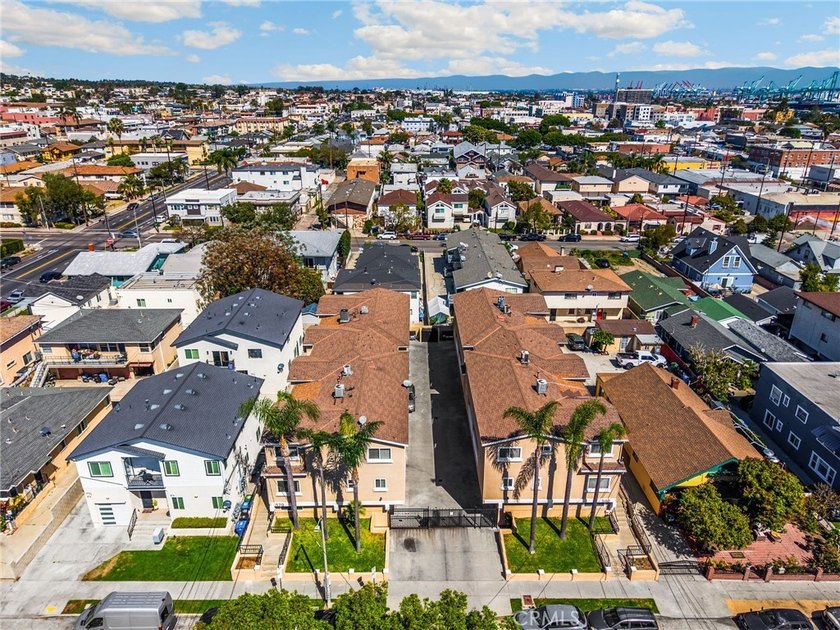 Incredible opportunity to own a beautiful 3-bedroom 3 bath - photo 33