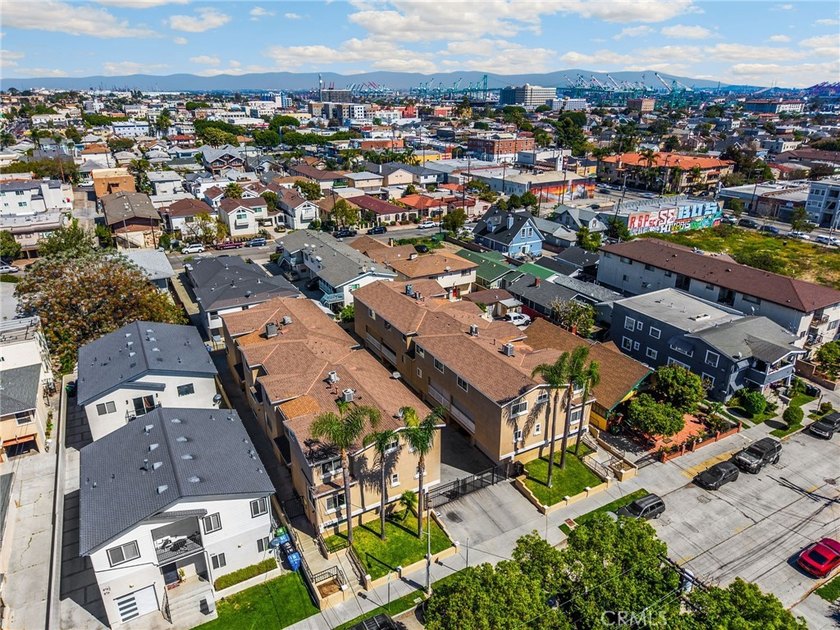 Incredible opportunity to own a beautiful 3-bedroom 3 bath - photo 34