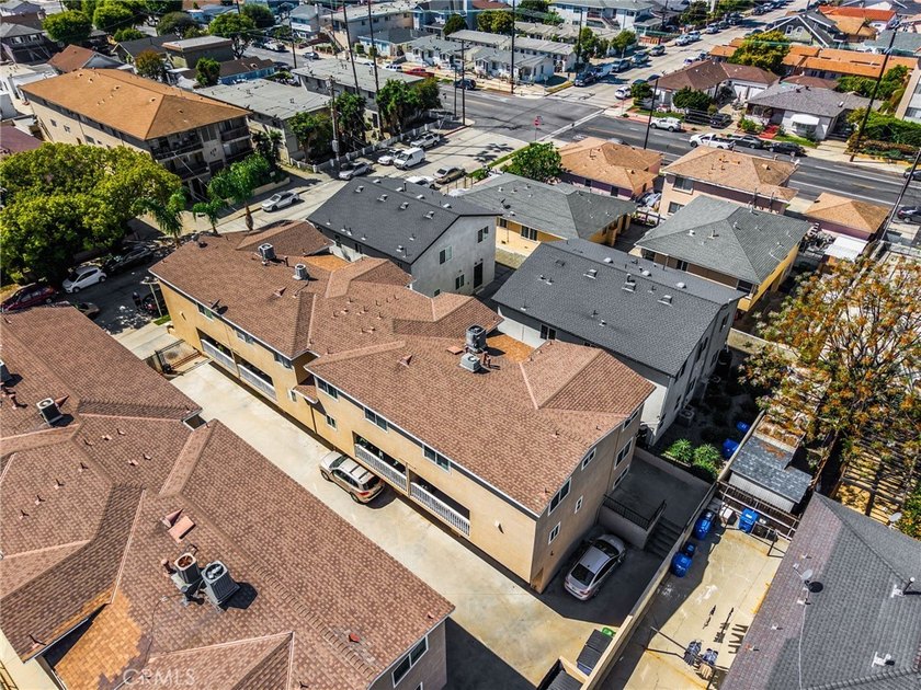 Incredible opportunity to own a beautiful 3-bedroom 3 bath - photo 37