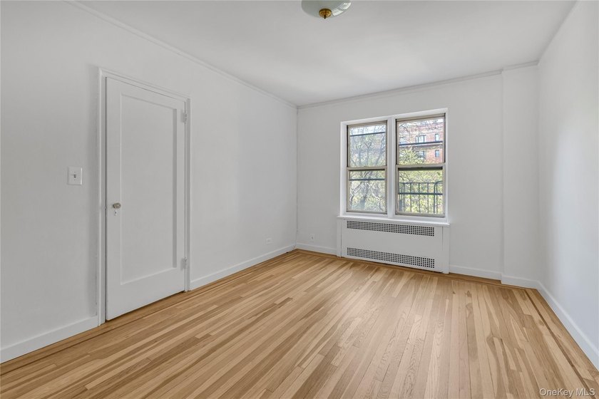 Bright and refreshed one-bedroom co-op at The Winthrop in Forest - photo 7