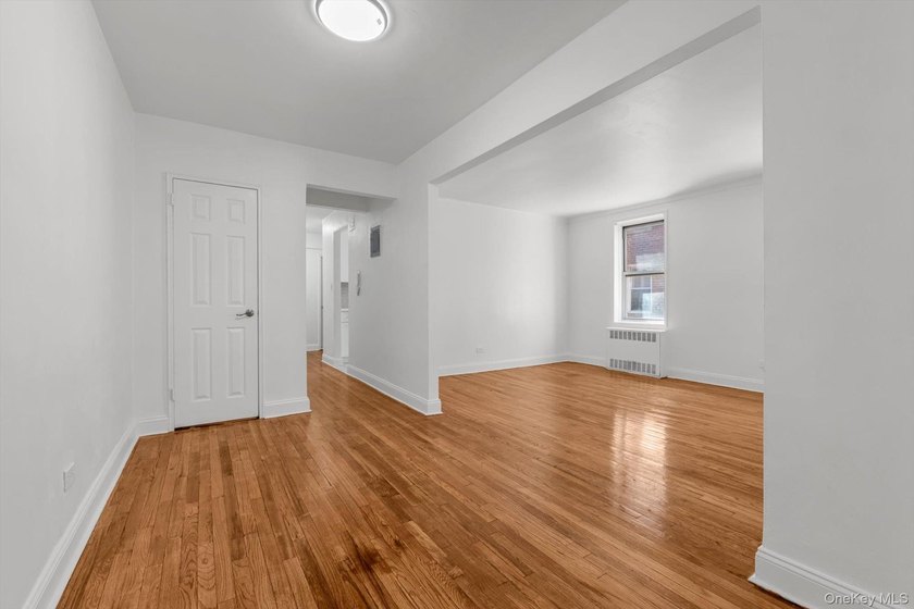 Sponsor Unit! This beautifully renovated one bedroom corner - photo 4