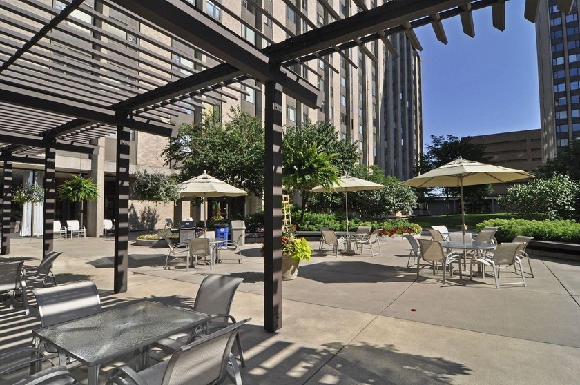 Welcome to your oasis in the heart of Minneapolis right off the - photo 24
