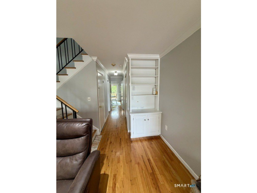 Beautifully updated 2bedroom, 1.5bath unit located in the rear - photo 3