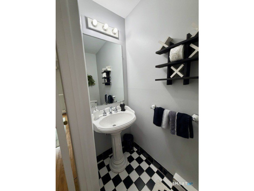 Beautifully updated 2bedroom, 1.5bath unit located in the rear - photo 6
