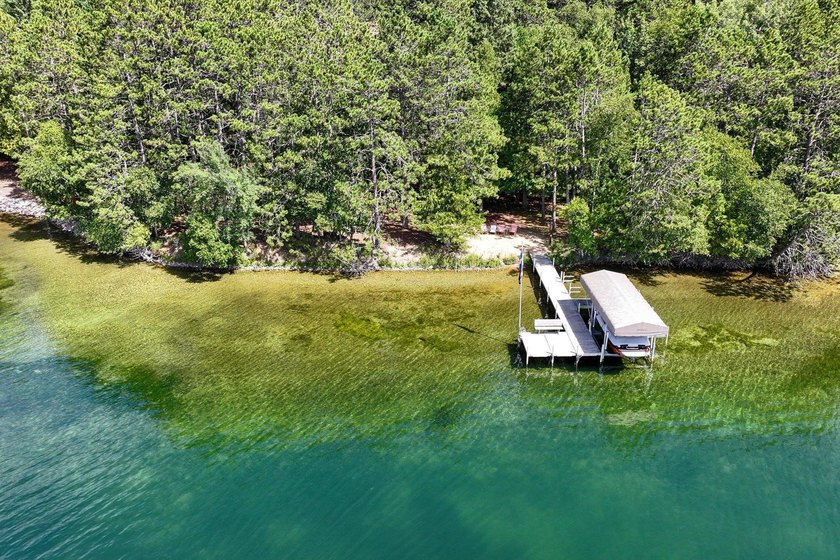 Stunning modern Land's End constructed lodge on the east shore - photo 3