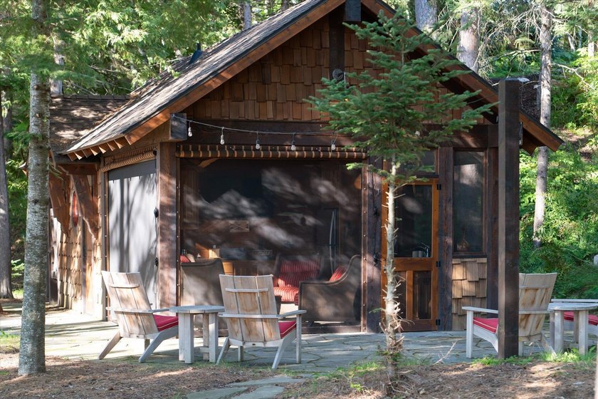 Stunning modern Land's End constructed lodge on the east shore - photo 5