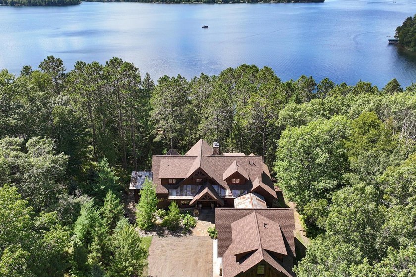 Stunning modern Land's End constructed lodge on the east shore - photo 8